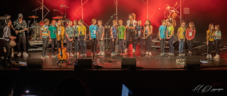 Les enfants sur scène